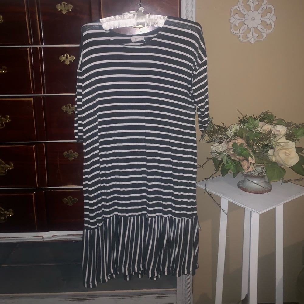 Gray and white tunic